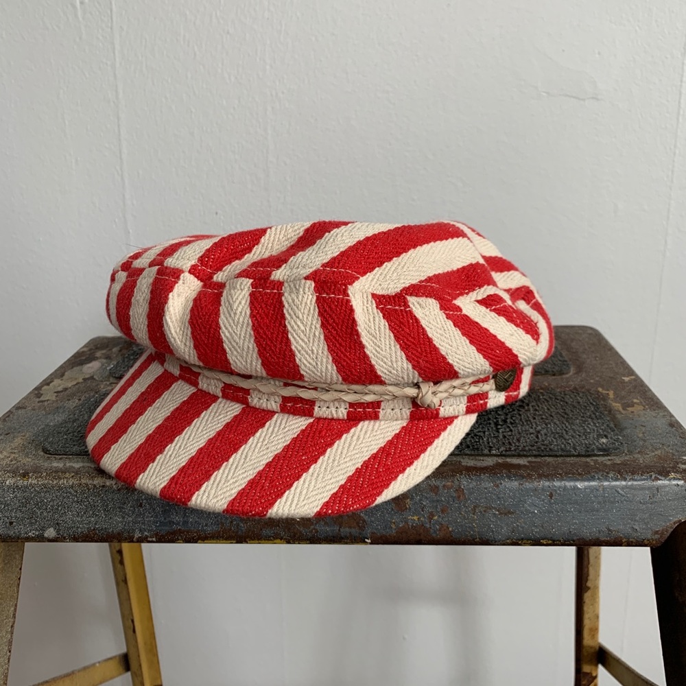Brixton Fiddler Cap in Red/Natural / Extra Small